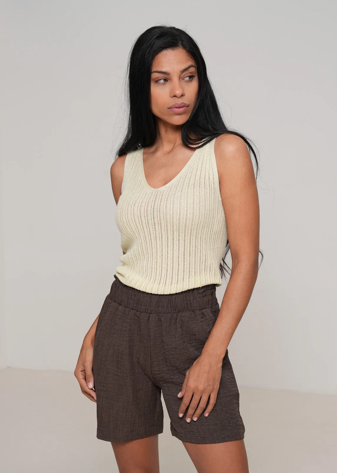 Top, Tanktop, Knittop, Creme Farbe, Shorts aus Leinenoptik