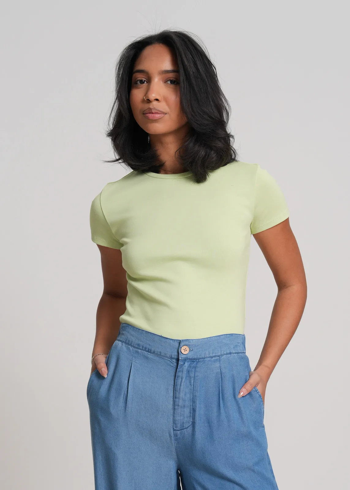 T-Shirt, Kurzarm, Pastellgrün, Rippstrick, High-Waist-Hose