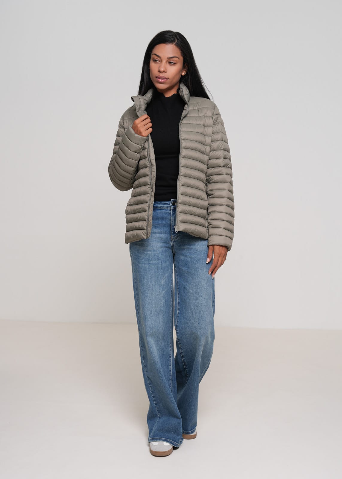 Leichte Jacke mit Stehkragen in Khaki1